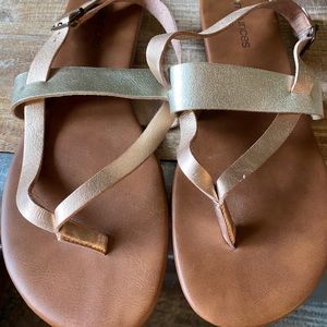 NWOT Maurices sandals